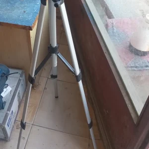 سه پایه تلسکوپی آنکور مجهز به کپسول تراز و تنظیم ارتفاع