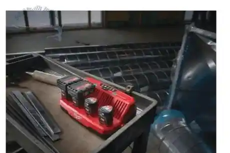 Milwaukee Muliti-Ladegerät M12 C4