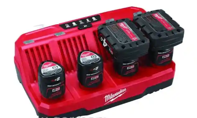 Milwaukee Muliti-Ladegerät M12 C4